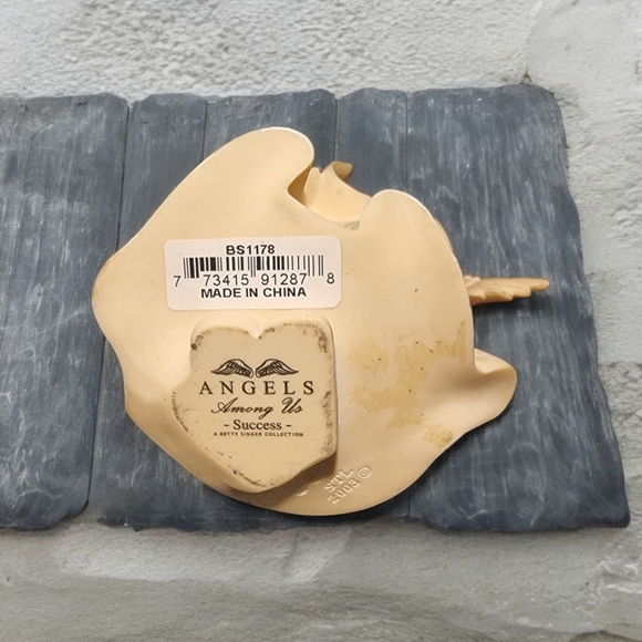 Angels Among Us Figurine “Angel of Success” by Betty Singer - Picture 6 of 6